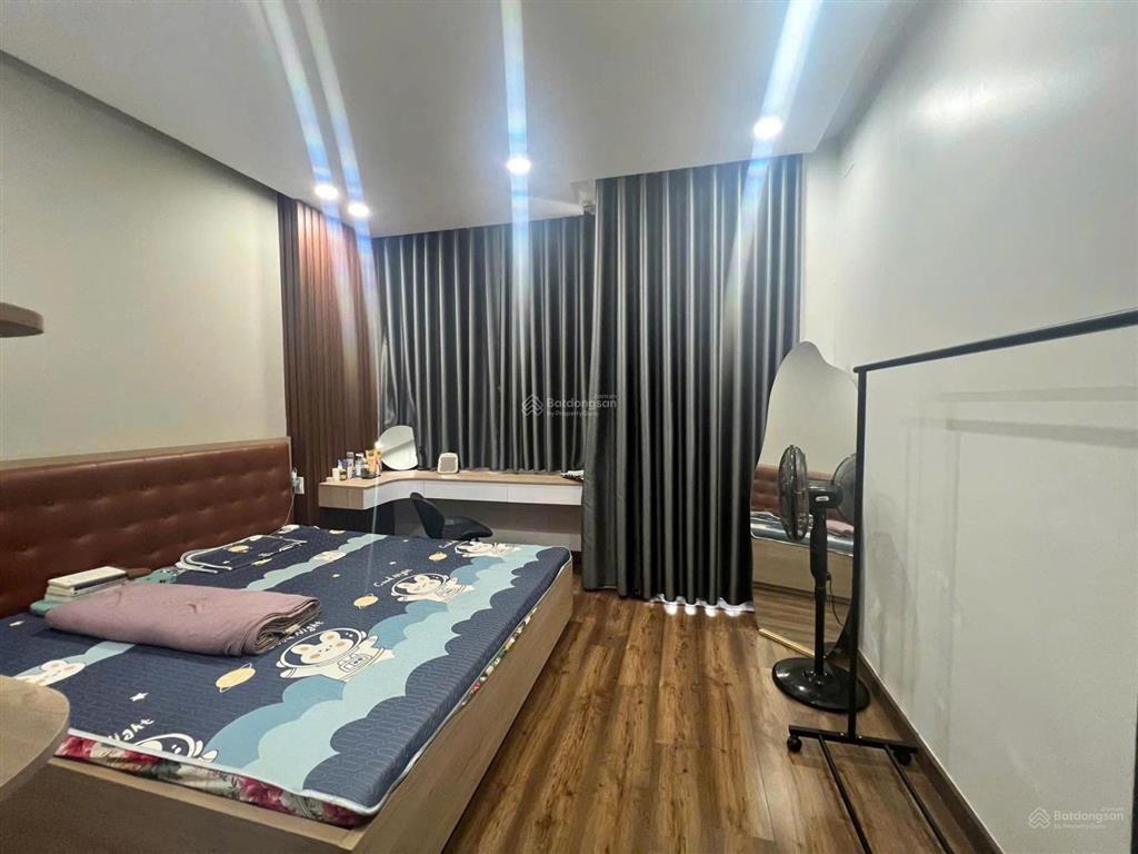 [hạ giá sâu] nhà tân hương đường nhựa thông 8m (4mx18m) trệt 3 lầu, 6 phòng ngủ