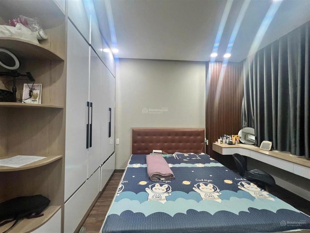 [hạ giá sâu] nhà tân hương đường nhựa thông 8m (4mx18m) trệt 3 lầu, 6 phòng ngủ