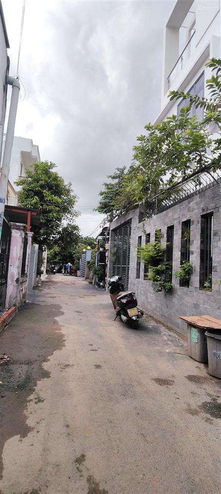 Bán nhà 1trệt 1lửng hẻm xe hơi vào nhà, gần trường đh luật kinh tế, linh xuân, thủ đức, 63m,4.5tỷ