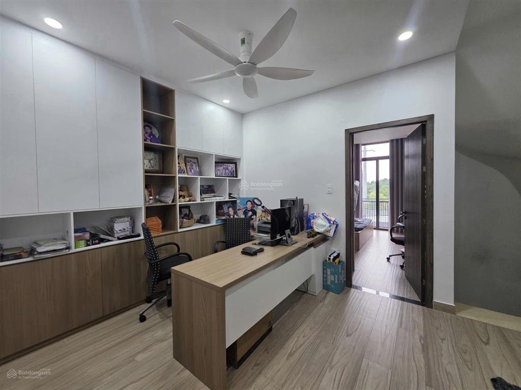 Nhà mtkd ngay chung cư 4s, 110m2 ,ngang 5,5m ,4tầng ,5pn ,sân đậu xe hơi ,có thang máy ,nhỉnh 10 tỷ