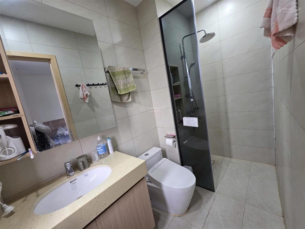 Nhà mtkd ngay chung cư 4s, 110m2 ,ngang 5,5m ,4tầng ,5pn ,sân đậu xe hơi ,có thang máy ,nhỉnh 10 tỷ