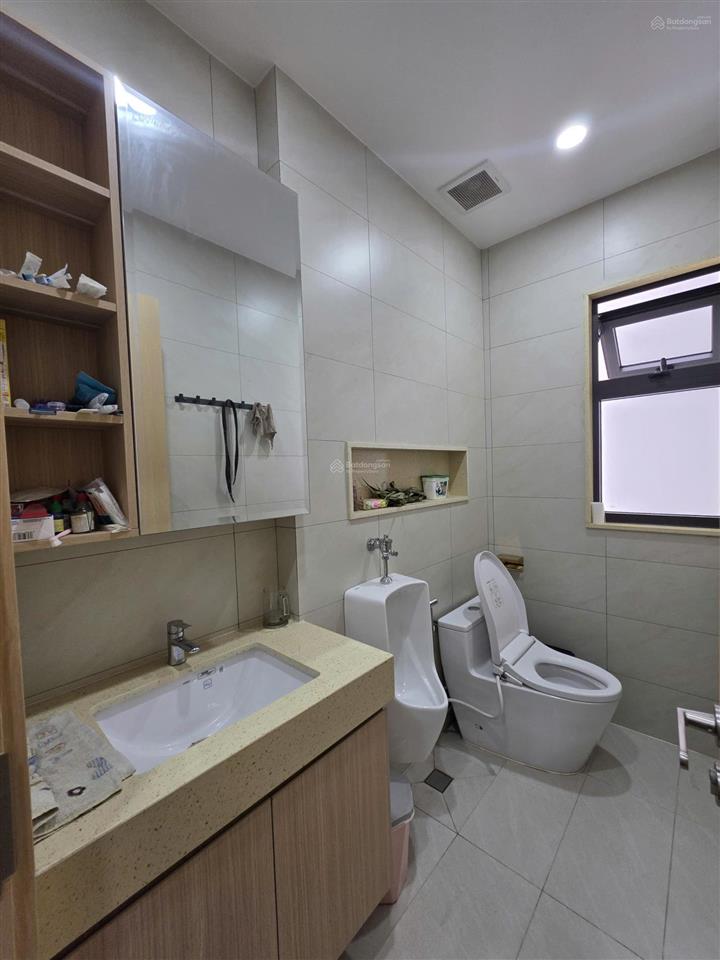 Nhà mtkd ngay chung cư 4s, 110m2 ,ngang 5,5m ,4tầng ,5pn ,sân đậu xe hơi ,có thang máy ,nhỉnh 10 tỷ