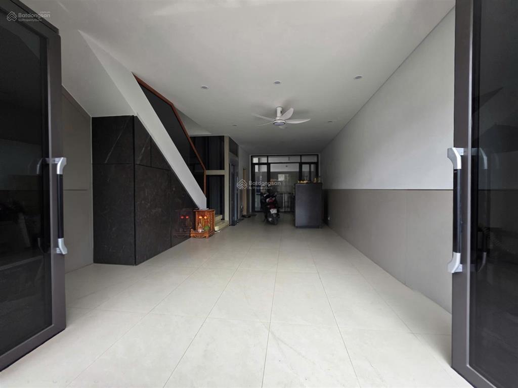Nhà mtkd ngay chung cư 4s, 110m2 ,ngang 5,5m ,4tầng ,5pn ,sân đậu xe hơi ,có thang máy ,nhỉnh 10 tỷ