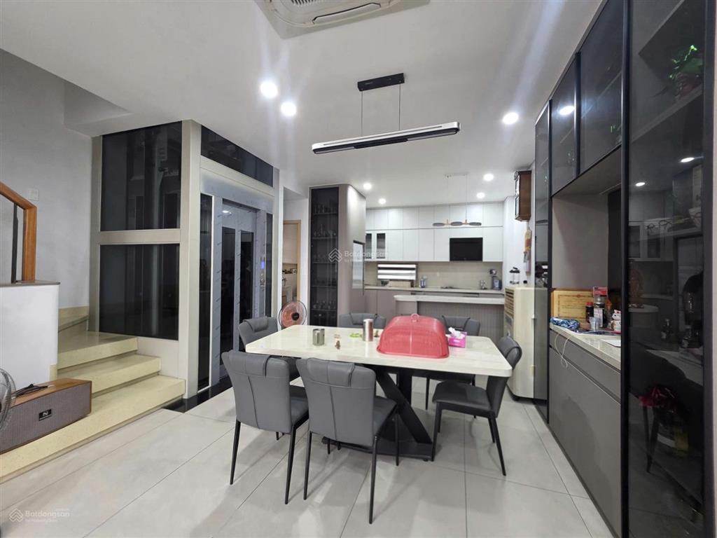 Nhà mtkd ngay chung cư 4s, 110m2 ,ngang 5,5m ,4tầng ,5pn ,sân đậu xe hơi ,có thang máy ,nhỉnh 10 tỷ