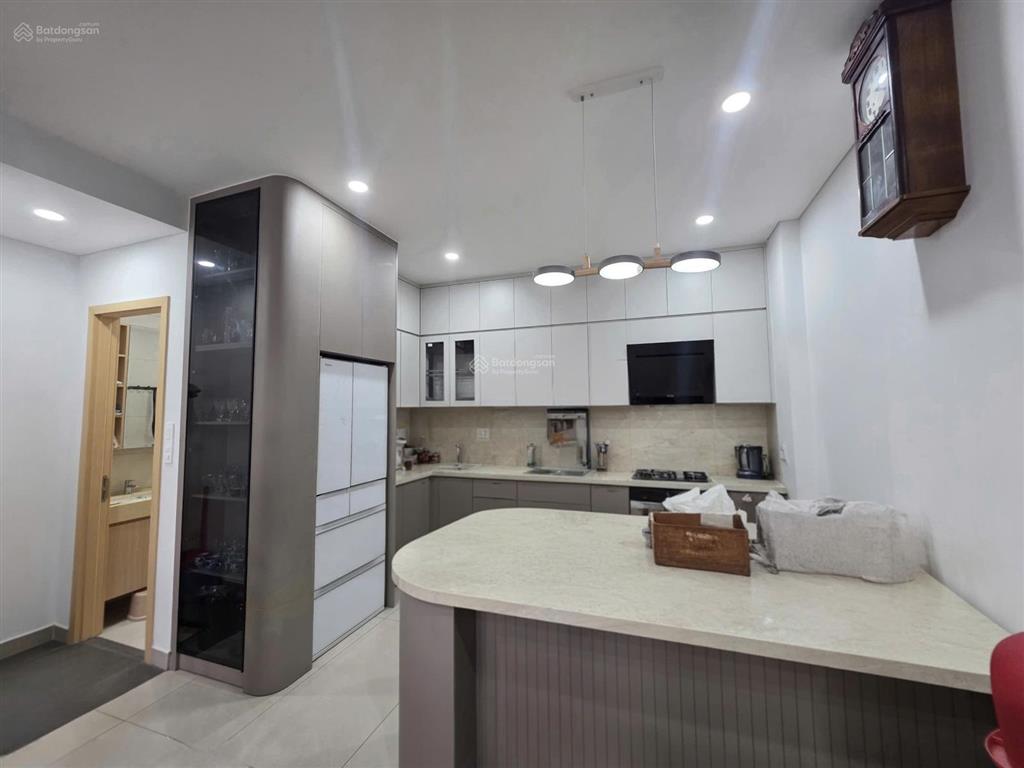 Nhà mtkd ngay chung cư 4s, 110m2 ,ngang 5,5m ,4tầng ,5pn ,sân đậu xe hơi ,có thang máy ,nhỉnh 10 tỷ