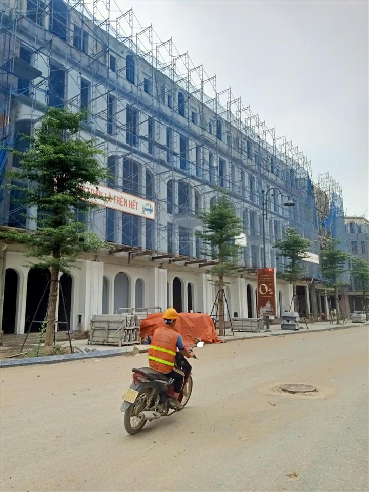Liền kề, shophouse, 5 tầng, 100m2, view công viên, thang máy, vừa ở vừa cho thuê rất tốt.