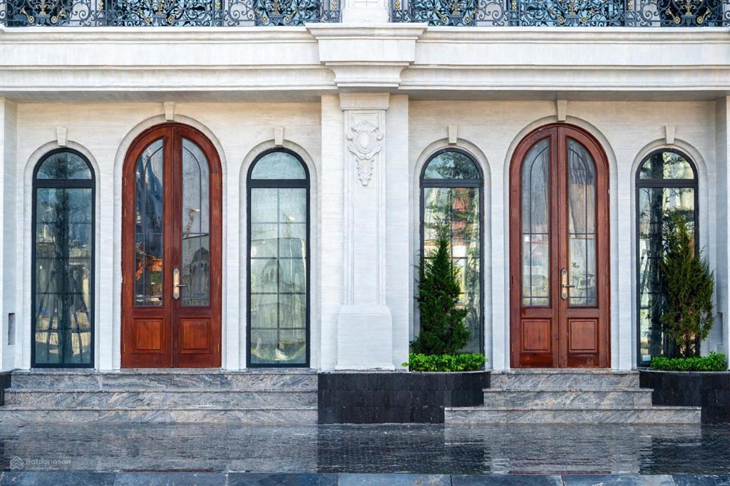 Shophouse 5tầng 75m2 vừa ở vừa kinh doanh, ngay khu cổng chào, nằm trên trục đường chính của dự án