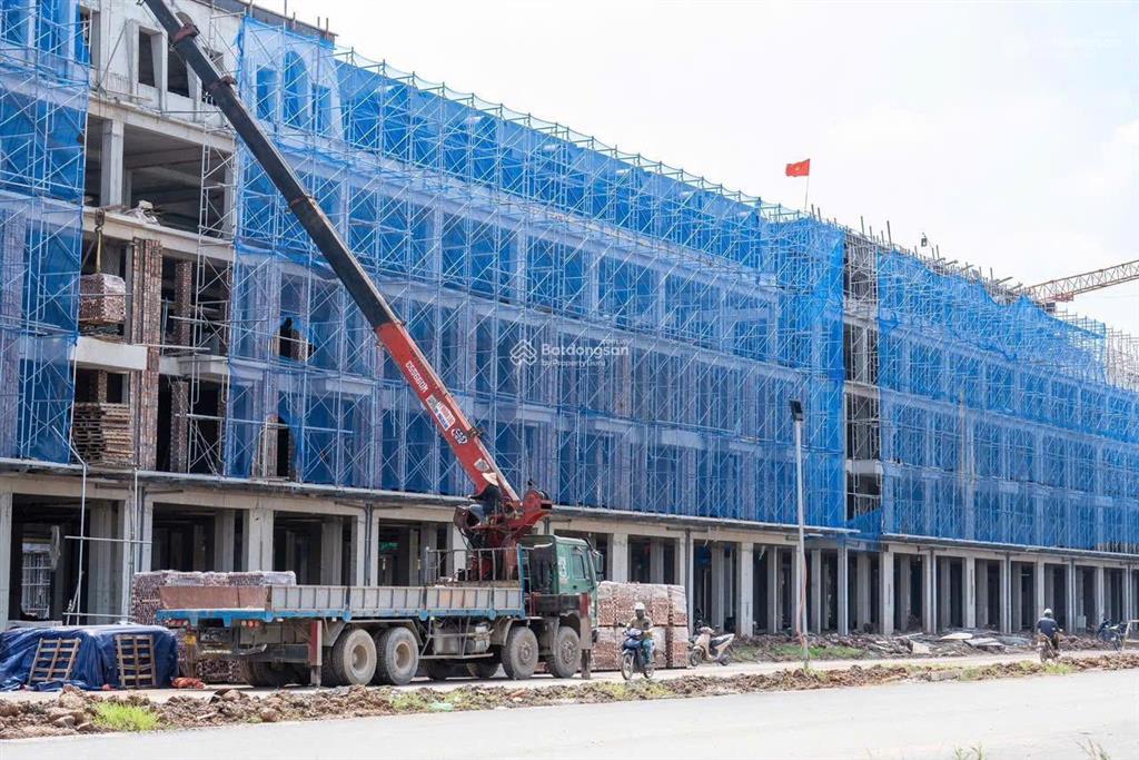 Shophouse 5tầng 75m2 vừa ở vừa kinh doanh, ngay khu cổng chào, nằm trên trục đường chính của dự án