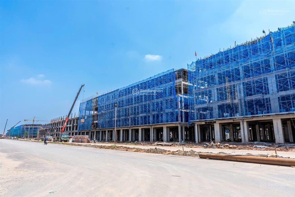 Shophouse 5tầng 75m2 vừa ở vừa kinh doanh, ngay khu cổng chào, nằm trên trục đường chính của dự án