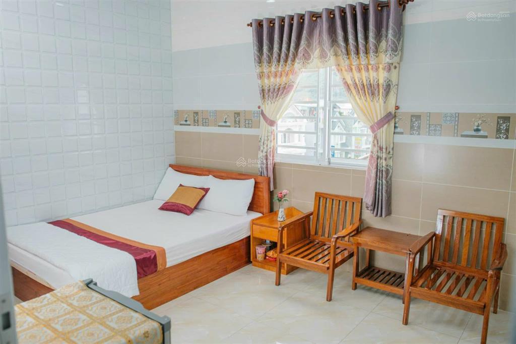 Khách sạn mới xây dựng, sạch đẹp và có khách ổn định
