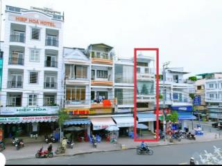 Khách sạn mới xây dựng, sạch đẹp và có khách ổn định