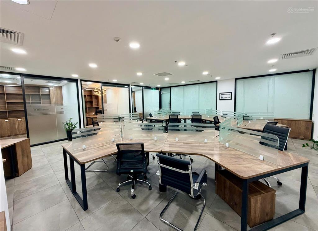 Cần cho thuê sàn vp diện tích 150m2 tại vinhomes west point