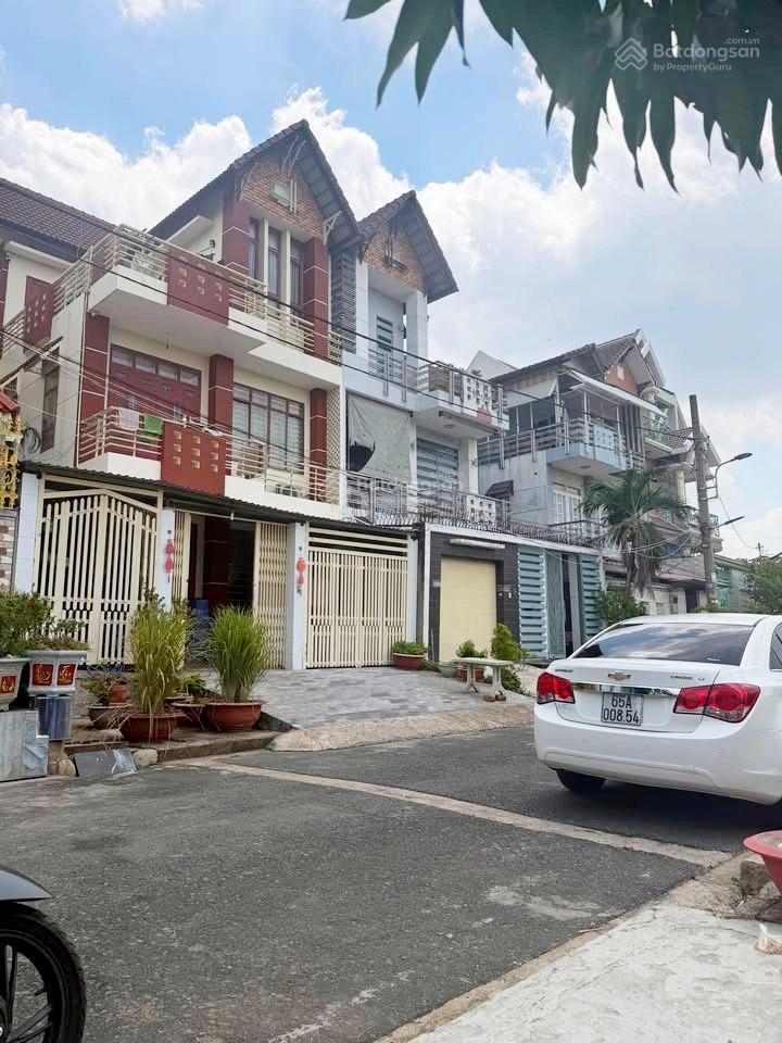 Bán nhà mặt tiền kdc gia hòa, ngang 5m, tặng nội thất, giáp bến xe quận 8, hoàn công đủ