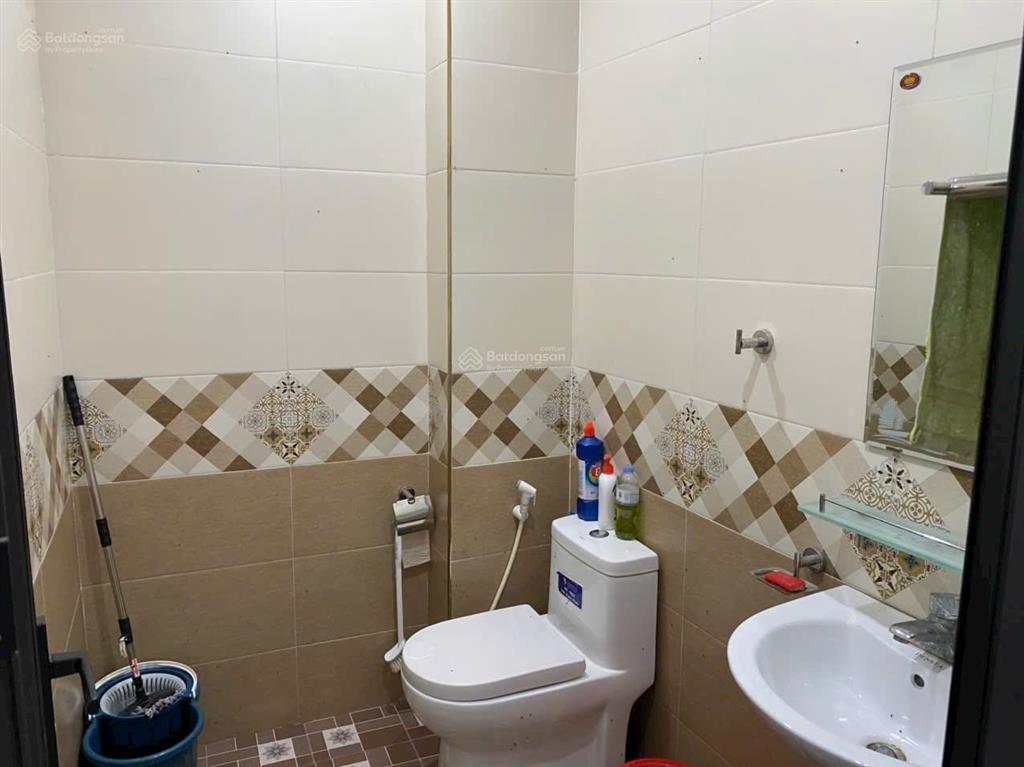 Cho thuê căn nhà 3 tầng mặt đường thông các ngả