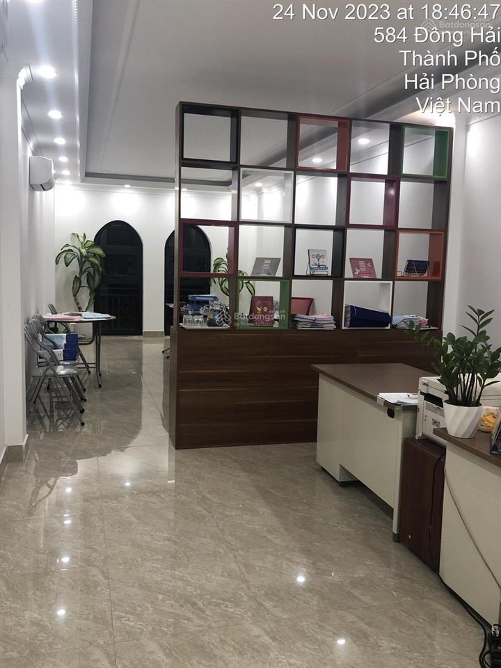 Bán nhà mặt đường đẹp vừa ở vừa mở văn phòng công ty