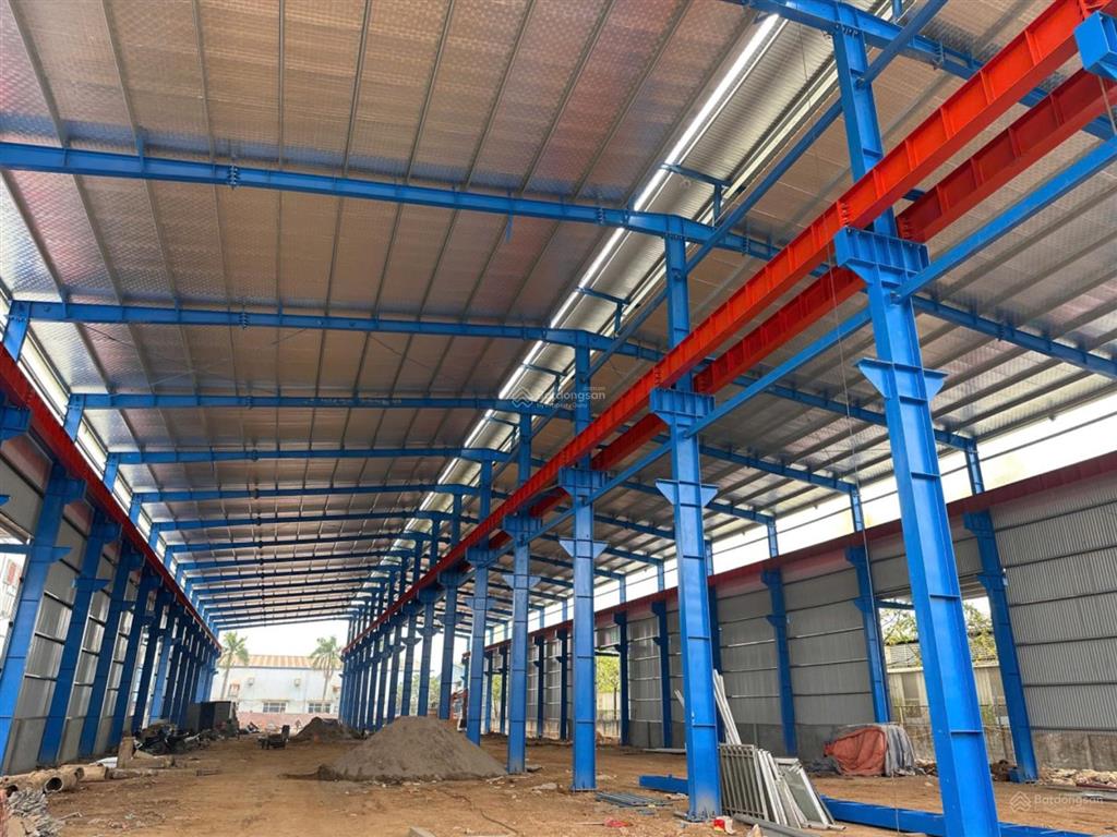 Cho thuê 5000m2 kho xưởng tại kcn thạch thất, mới 100%, pccc nghiệm thu, xe cont, vat đầy đủ