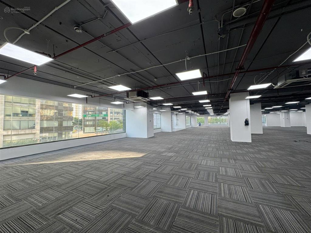 Bql cho thuê mặt bằng gần 1000m² ngay giữa ngã tư nguyễn tuân, mt cực rộng vị trí đắc địa