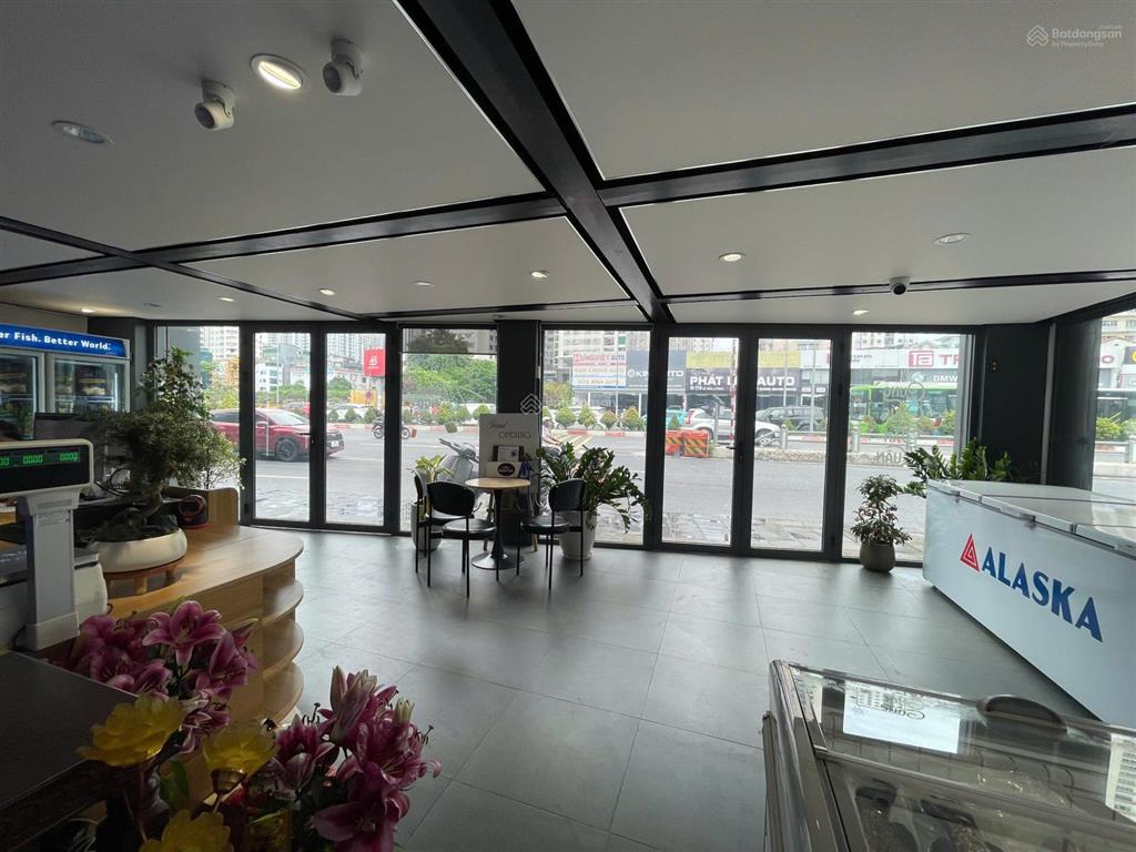 Chính chủ cho thuê mbkd 330m² vị trí đắc địa tại mặt đường lê văn lương, giá 180k/m2