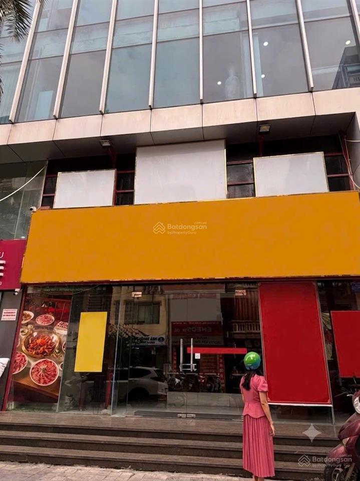 Sang nhượng mb thương mại 310m² ở chân đế tòa nhà đường hoàng ngân, sẵn đồ đạc như hình