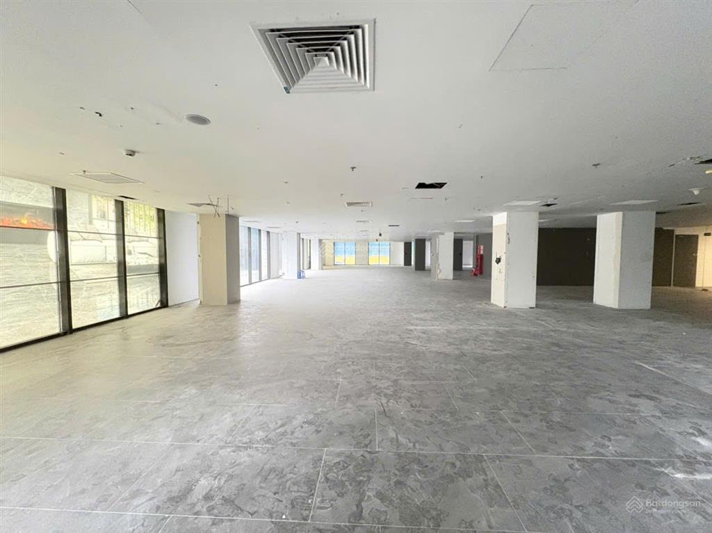 Cho thuê văn phòng 680m tại hoàng cầu skyline view hồ, có chia nhỏ diện tích  ngay 0983 219 ***