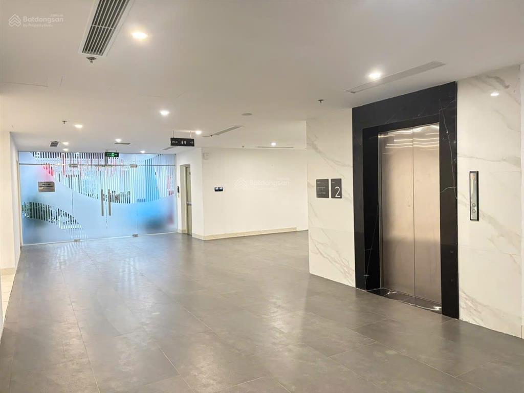 Cho thuê văn phòng 680m tại hoàng cầu skyline view hồ, có chia nhỏ diện tích  ngay 0983 219 ***