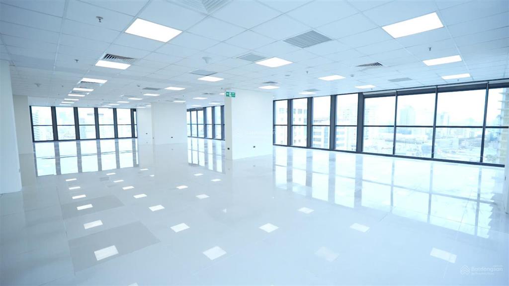 Mặt bằng thương mại 230m2 tại chân đế tòa vp ngay ngã tư quận cầu giấy  hiếm có