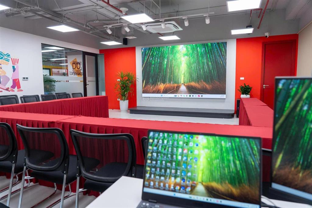 Chính chủ cho thuê vp full đồ 350m2 tòa housinco nguyễn xiển với vị trí đắc địa