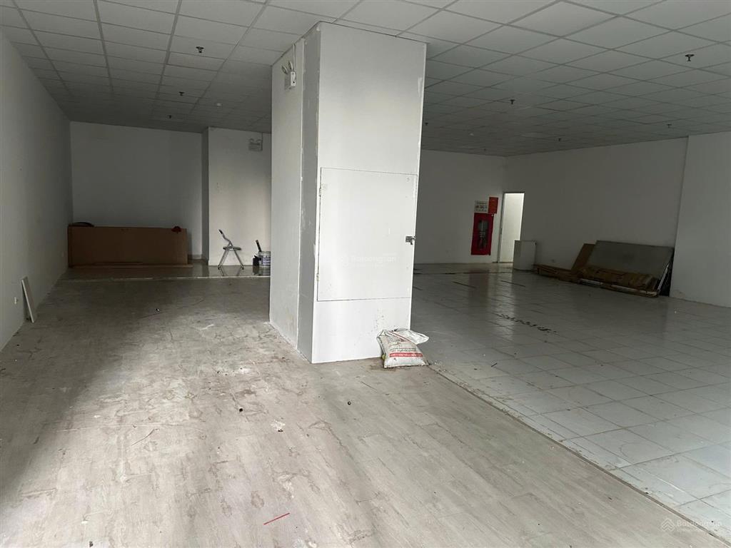 Cho thuê mb chân đế 460m, 3 mặt kính mặt tiền đường lớn giá hời tại nam từ liêm  0983 219 ***
