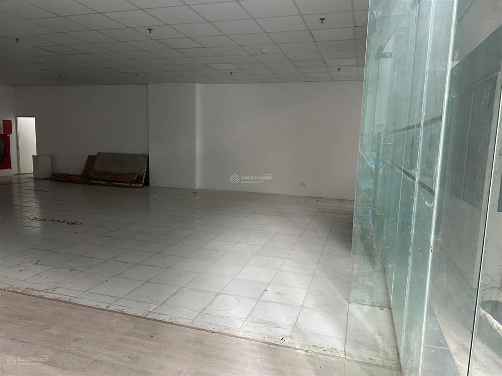 Cho thuê mb chân đế 460m, 3 mặt kính mặt tiền đường lớn giá hời tại nam từ liêm  0983 219 ***