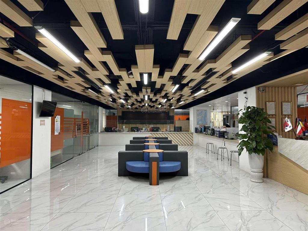 Bán sàn văn phòng 650m2 tại nguyễn cơ thạch, nam từ liêm hợp đồng thuê đến 2061  0983 219 ***