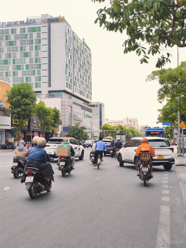 Hiếm mt hẻm kinh doanh  thăng long 6 tầng  ngang 5,2m sát sân bay  có dòng tiền cho thuê cao.