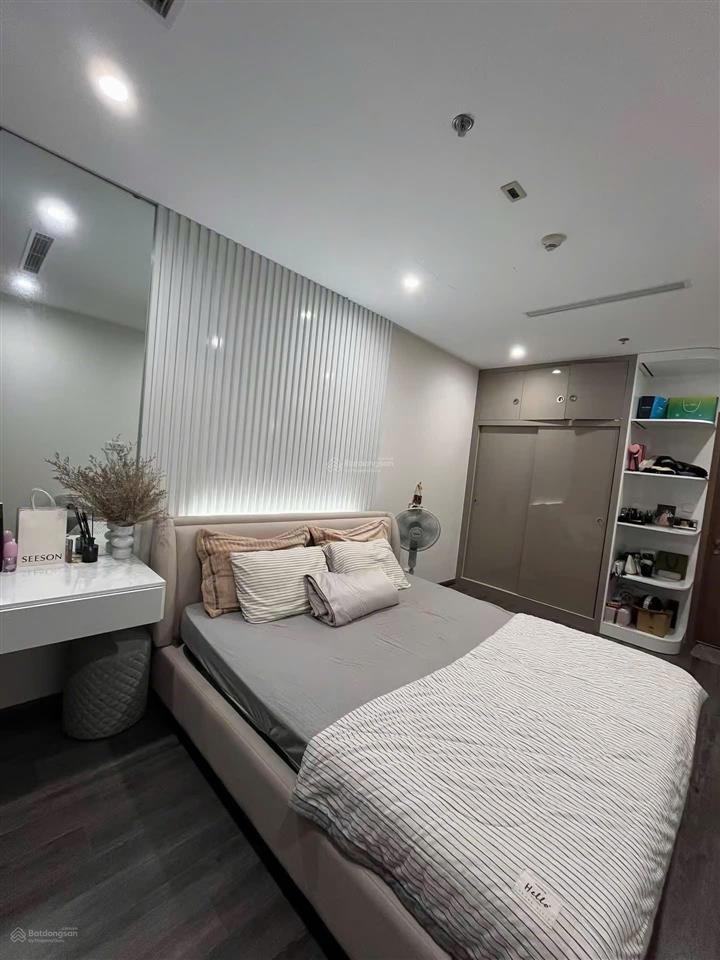 Bán chcc tonkin .65m2 2n2vs full đồ đẹp.nhà rất có lộc , sẵn sổ đỏ .giá 6tỷ025 . tuấn 0392 969 ***