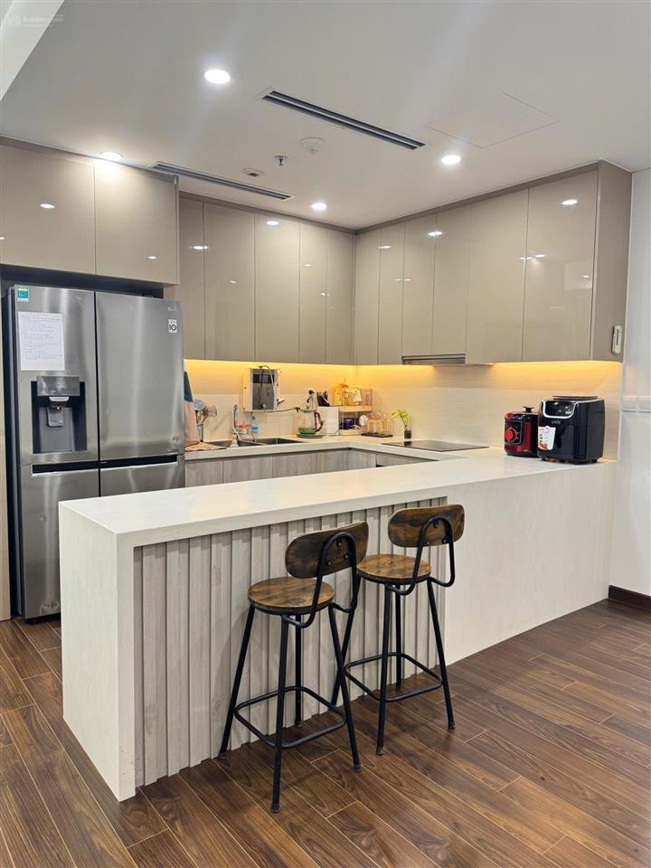 Ch ko dành cho số đông, masteri a view hồ . 110m2 3n2vs nt siêu đẹp . giá 13tỷ370. tuấn 0392 969 ***