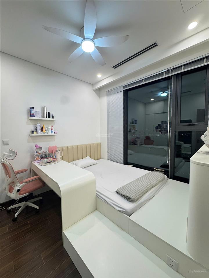 Ch ko dành cho số đông, masteri a view hồ . 110m2 3n2vs nt siêu đẹp . giá 13tỷ370. tuấn 0392 969 ***