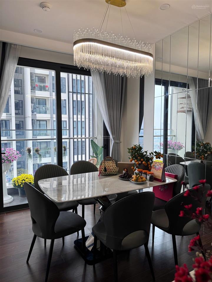 Ch ko dành cho số đông, masteri a view hồ . 110m2 3n2vs nt siêu đẹp . giá 13tỷ370. tuấn 0392 969 ***