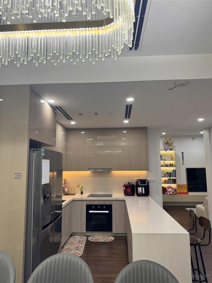 Ch ko dành cho số đông, masteri a view hồ . 110m2 3n2vs nt siêu đẹp . giá 13tỷ370. tuấn 0392 969 ***