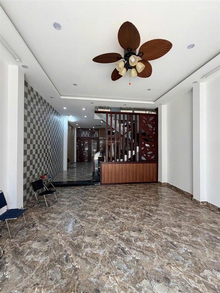 Nhà 4 tầng mt nguyễn xí  gần phùng hưng