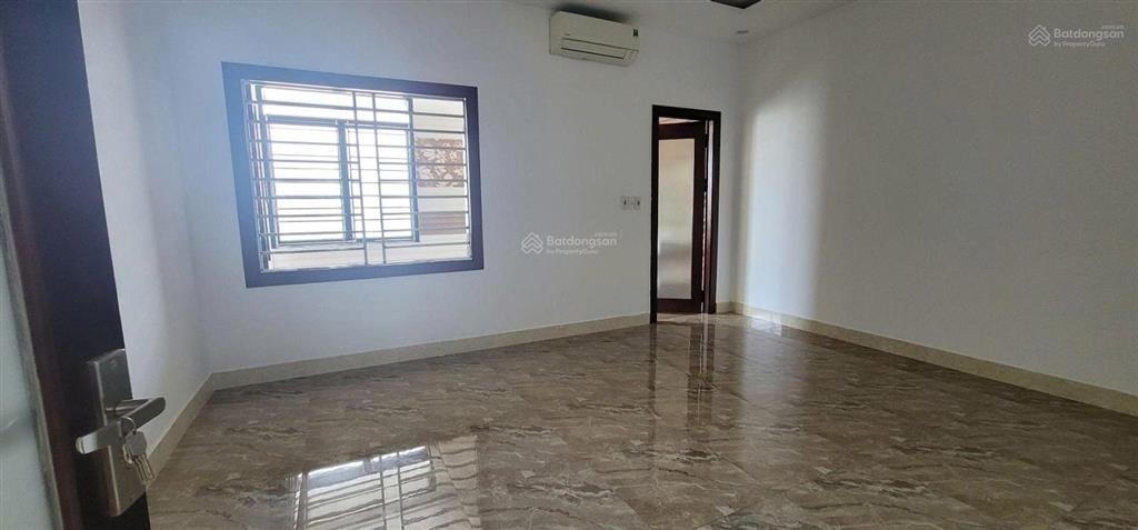 Nhà 4 tầng mt nguyễn xí  gần phùng hưng
