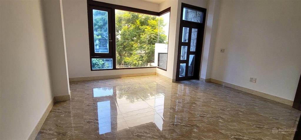 Nhà 4 tầng mt nguyễn xí  gần phùng hưng