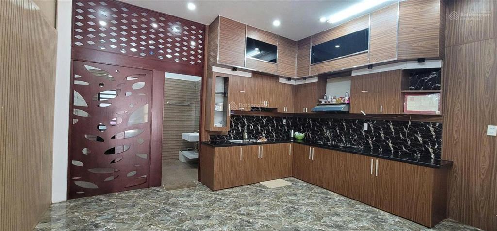Nhà 4 tầng mt nguyễn xí  gần phùng hưng