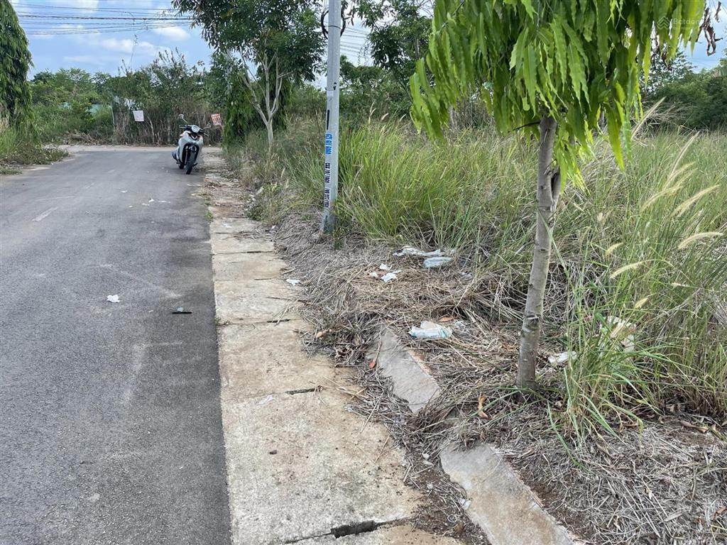 Siêu phẩm lô góc 2 mặt tiền nhựa 5.5x22m bình lộc long khánh  đất thổ cư, sổ riêng, giá tốt