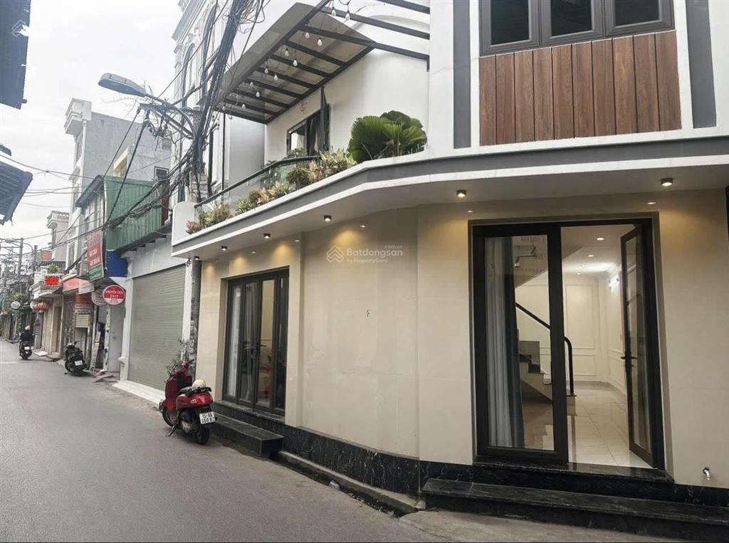 Cần bán nhà sổ riêng nhà 90m2 (5x18m) 1 trệt 2 lầu, hẻm xe hơi 5m thông, p7, quận 8