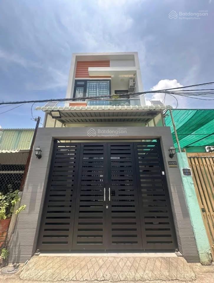 Bán gấp nhà đẹp sổ hồng riêng, nhà 1 trệt 1 lầu 85m2, 3pn 3wc, gần chợ quy đức & tt bình chánh