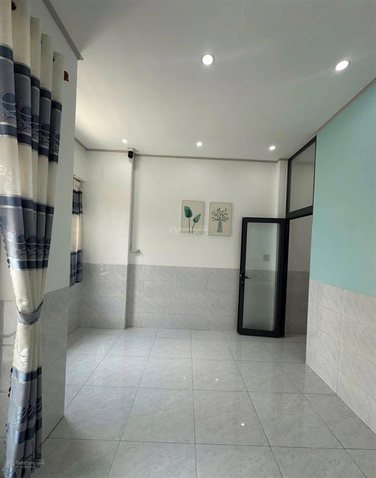 Bán gấp nhà đẹp sổ hồng riêng, nhà 1 trệt 1 lầu 85m2, 3pn 3wc, gần chợ quy đức & tt bình chánh