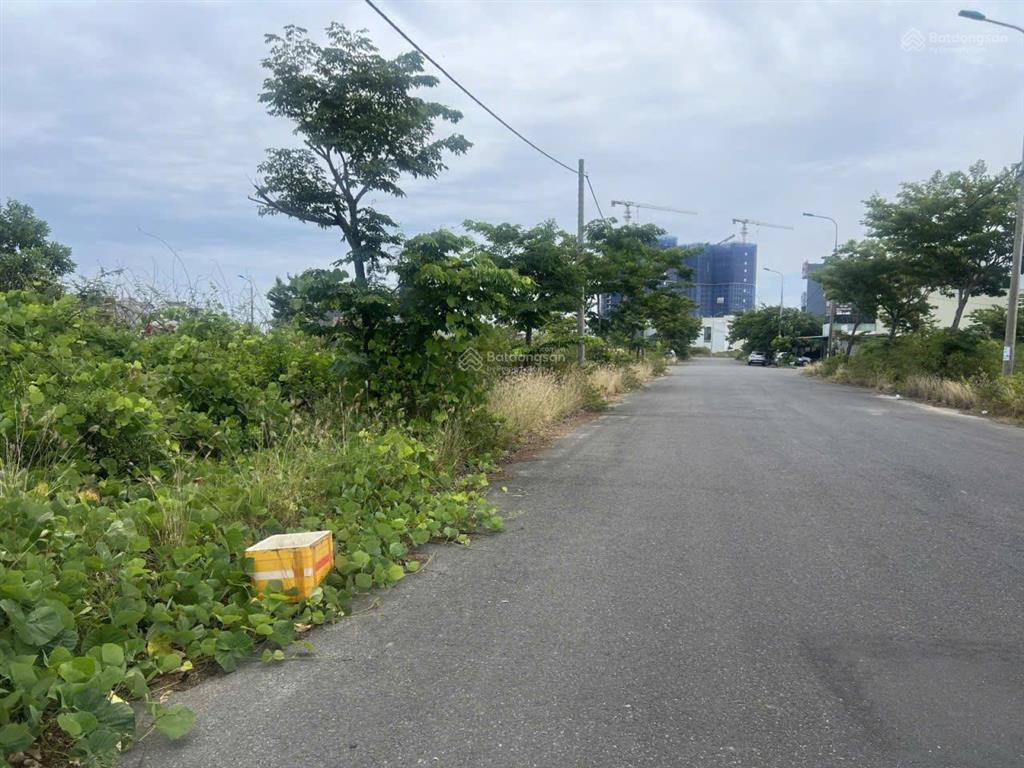 Bán đất đường tô hoài, phường hòa quý , dt  102m. đường rộng 10,5m thông thoáng