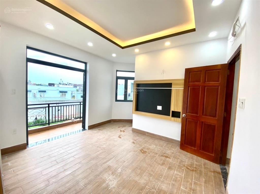 Nhà mới đẹp góc 2 mt hẻm xe hơi  ngang 5,2m thoáng  gần chợ tam hà  dtsd 187m2  sát tô ngọc vân