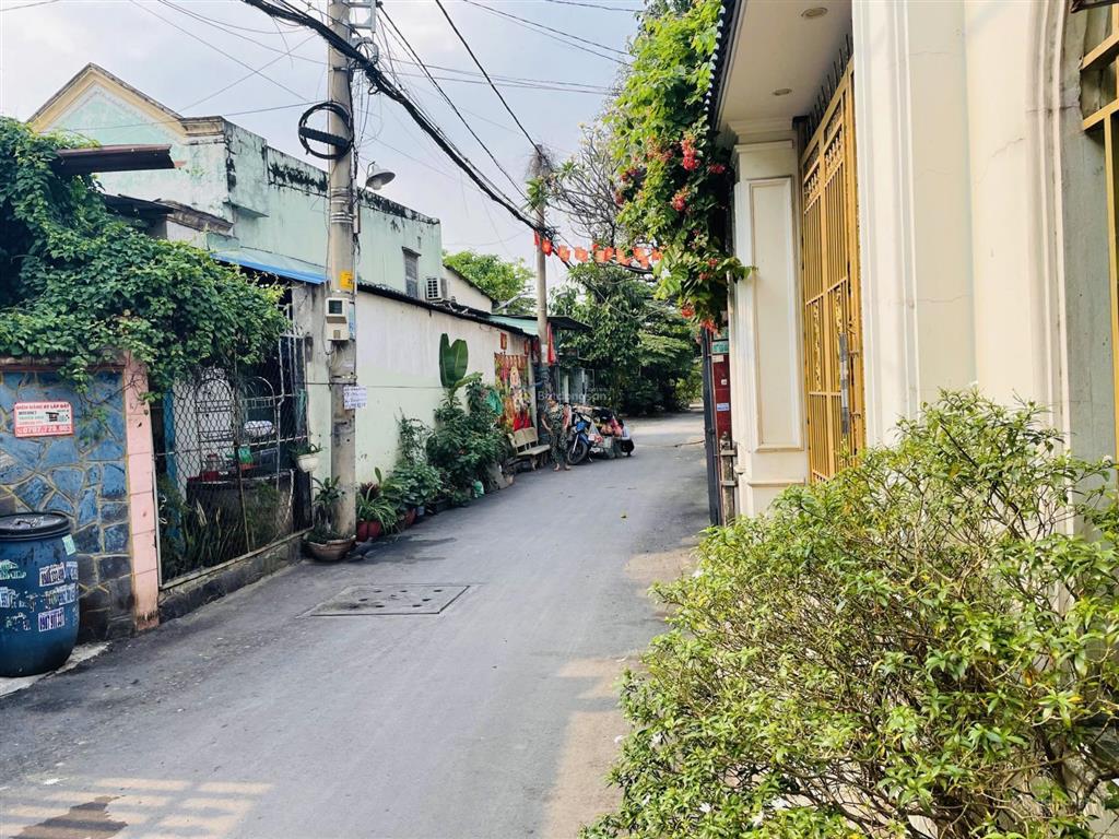 Nhà góc 2 mt  ngộp bank giảm mạnh  ngang 8.9m  gpxd cao tầng cách pvđ vài bước chân  full thổ