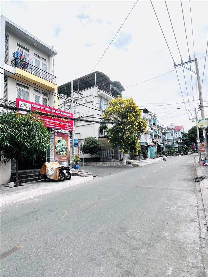 Bán mtkd tặng nhà cấp 4  ngang 5m vuông như a4, dt 110m2  tiện kd đa ngành ngay sát pvăn đồng