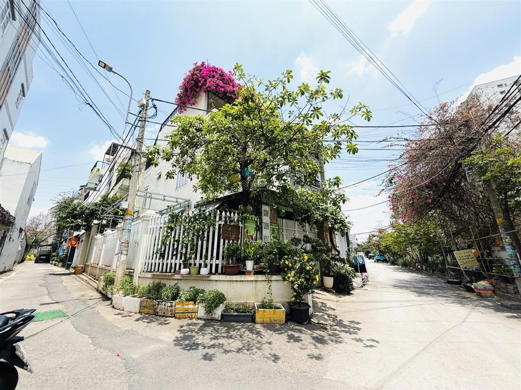 Bán mtkd tặng nhà cấp 4  ngang 5m vuông như a4, dt 110m2  tiện kd đa ngành ngay sát pvăn đồng