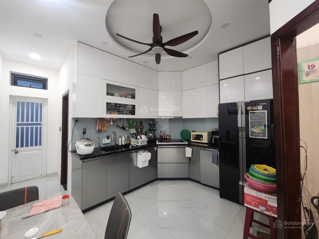 Cần bán gấp căn nhà 3 tầng mặt tiền  đường 7m5  trung tâm phước mỹ ,sơn trà , đà nẵng.